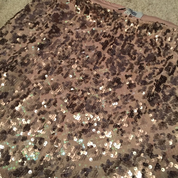 SOLD NWOT Gold Sequin Skirt - Picture 2 of 2