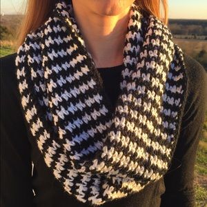 *Handmade* infinity scarf!