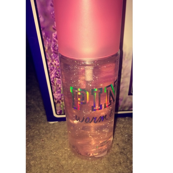 TRADED NWT VS PINK warm & cozy shimmer body mist - Picture 1 of 1