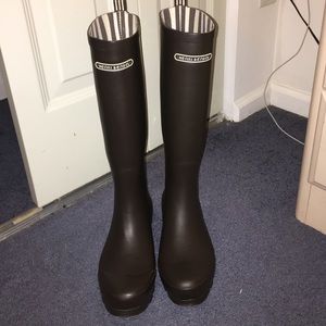 ✨ Henri Bendel Rainboots