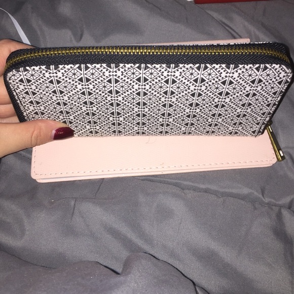 Zip Wallet - Picture 3 of 4