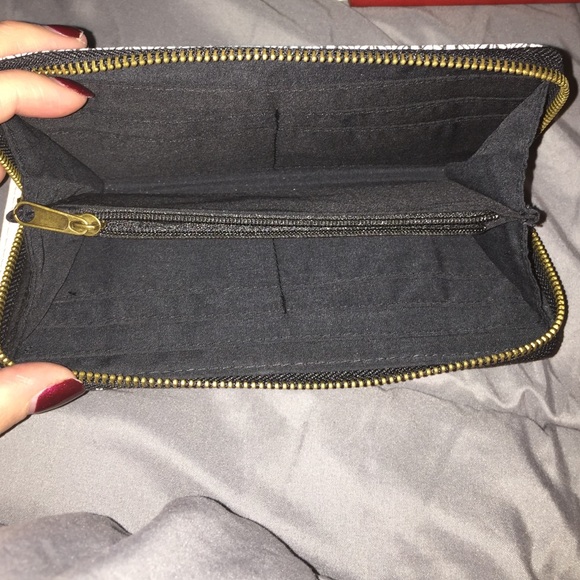 Zip Wallet - Picture 4 of 4