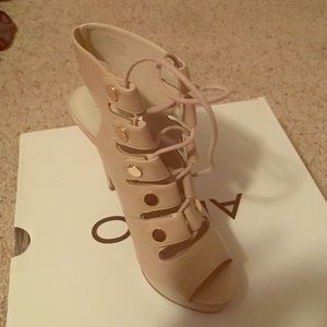 Nude shoe