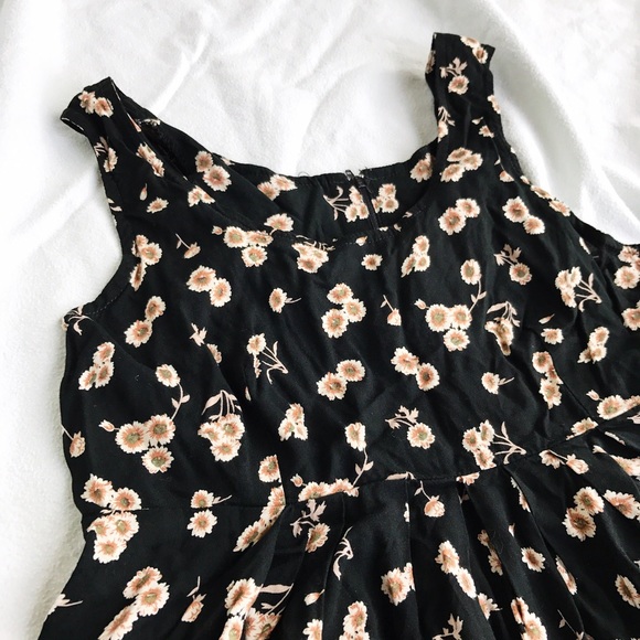 ❌SOLD❌Vintage Flower Print Dress - Picture 2 of 4