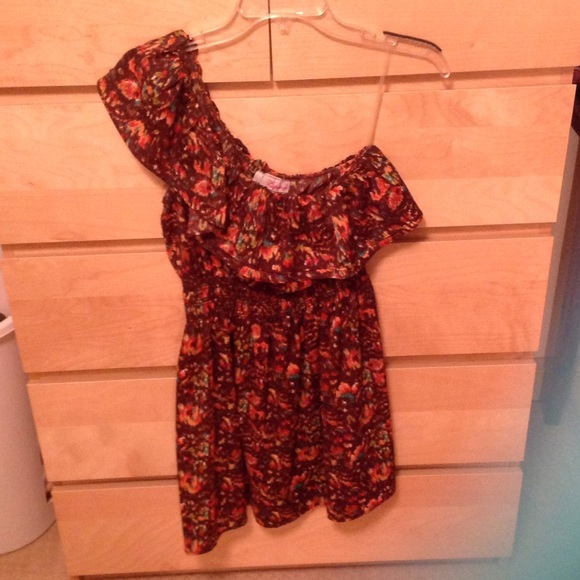 One shoulder dress