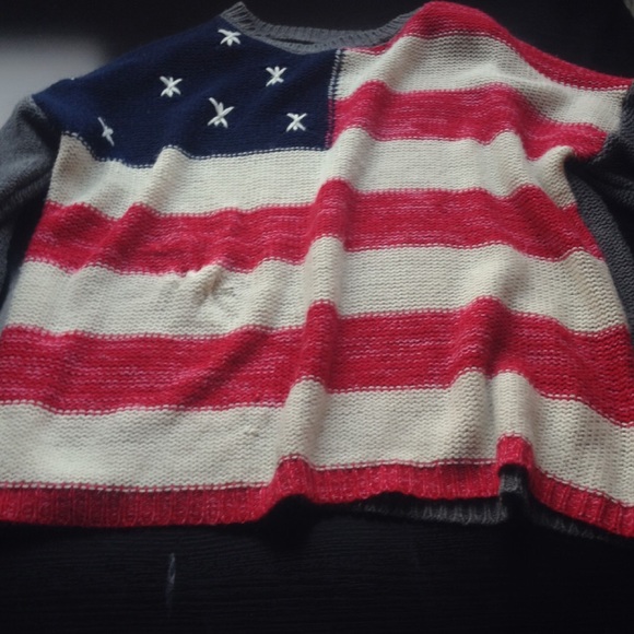 AMERICAN FLAG RED WHITE BLUE SWEATER ❤️💙 - Picture 2 of 2