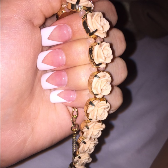 Rose crystal choker