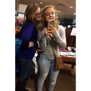 Meet your Posher, Arika