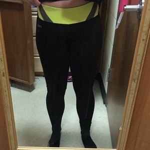 black yoga leggings PINK. HOLD for @sgriffith30