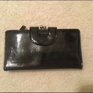 Black clutch