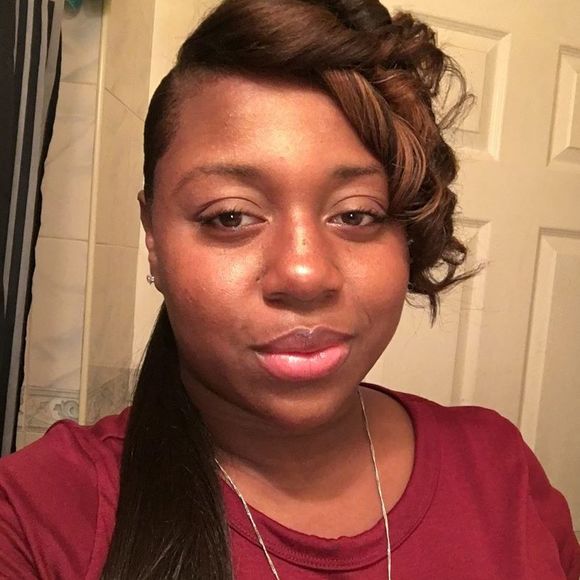 Meet your Posher, Alexis