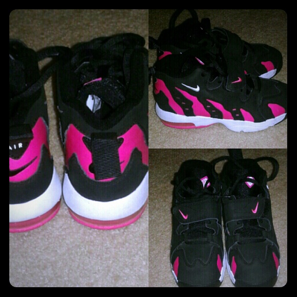 Nike Shoes - Little girl air nike