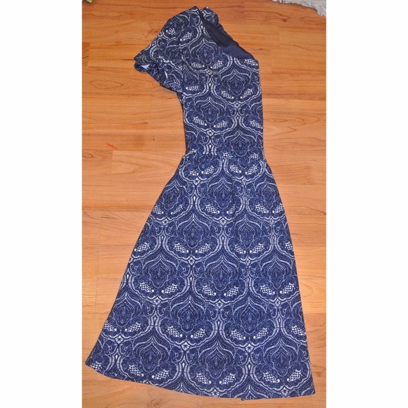 Dress - Picture 2 of 4