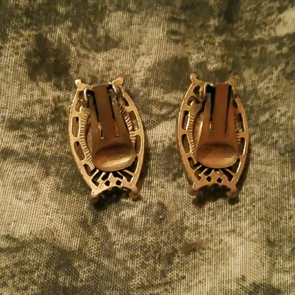 Vintage clip on earrings - Picture 2 of 2
