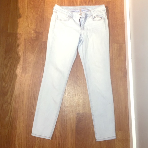 American Eagle Light Wash Jeans