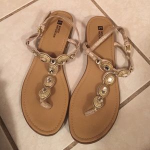 Classy sandals! ☺️❤️