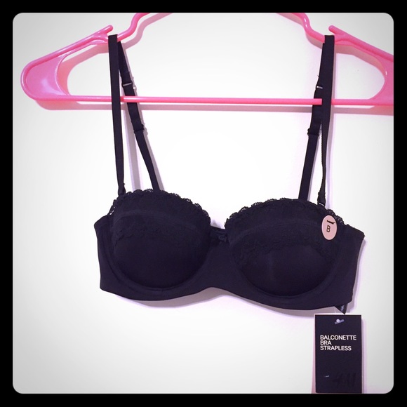 Pretty black strapless/convertible bra