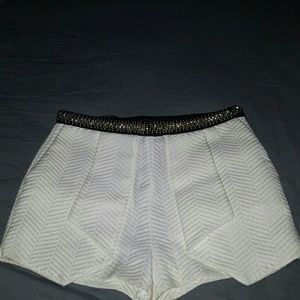 Cute embroided white shorts