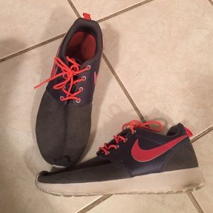 Pink/Gray suede Nike roshes!