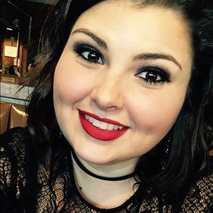 Meet your Posher, Caitlin