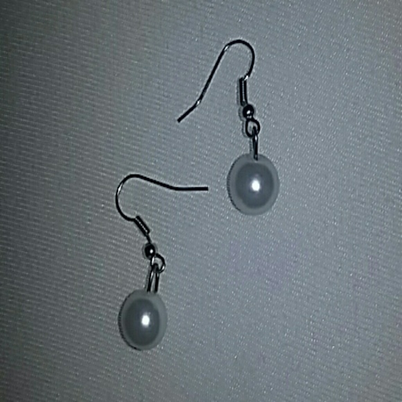 Fake Pearl Earrings - Picture 2 of 2
