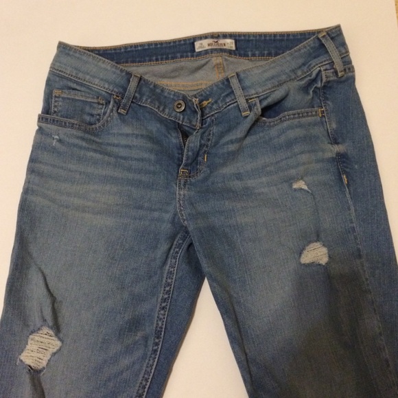 NWOT Hollister ripped skinny jeans (7R, W28 L31)