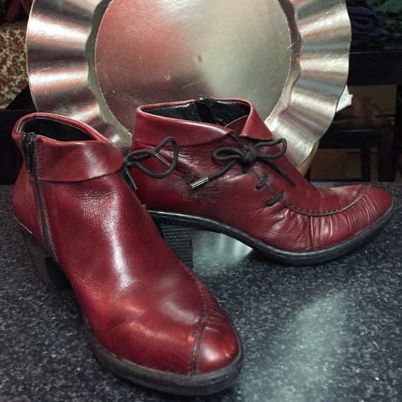Stunning midnight maroon Genuine leather booties💋