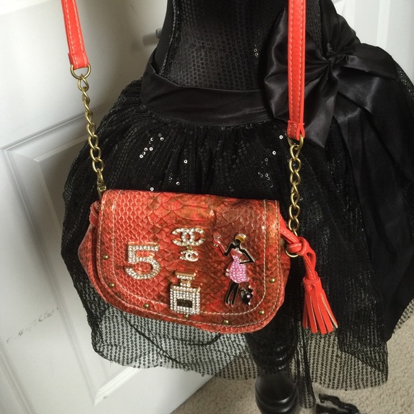Shoulder strap purse