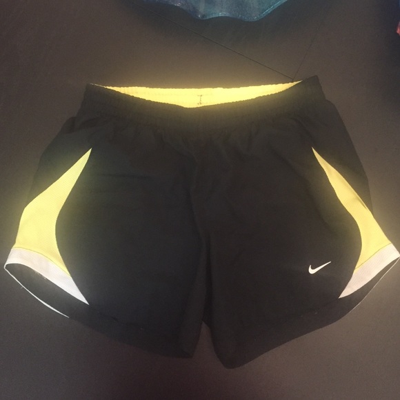 💢SOLD💢. EUC - Nike running shorts - size Small
