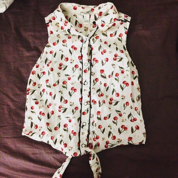 🚫SOLD🚫Cherry Front-tied Top - Picture 2 of 2