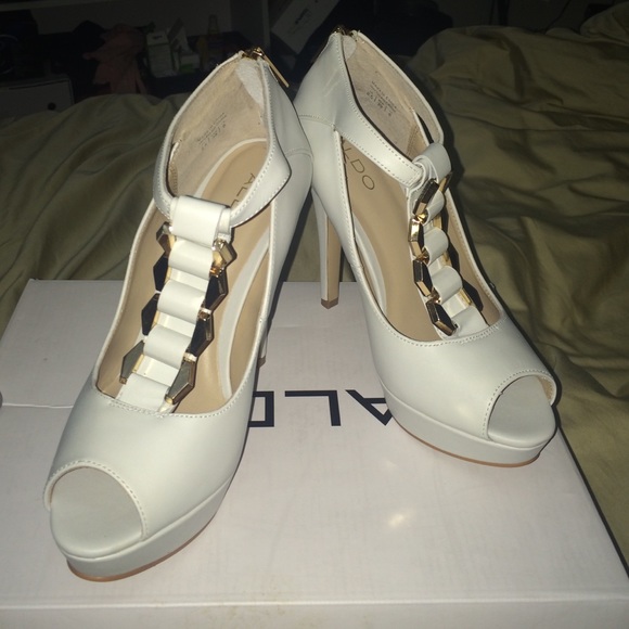 ALDO white with gold heels *Brand new*