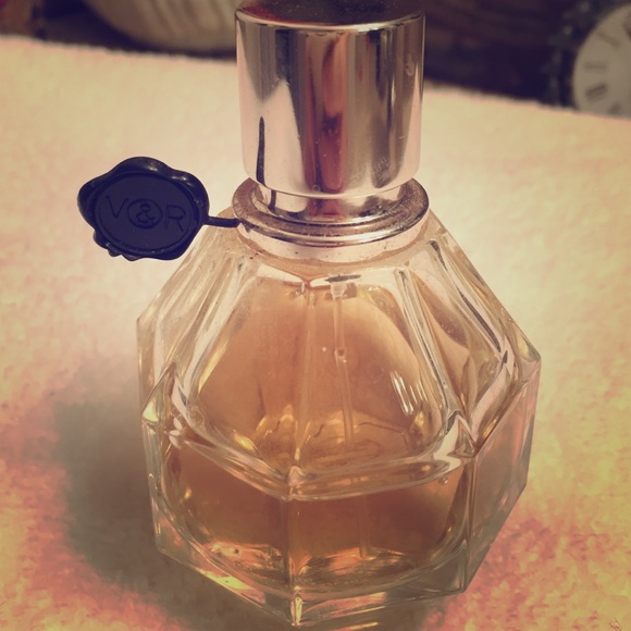 Flower bomb perfume