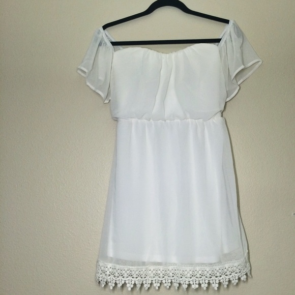 ⚡️LAST CALL!!!⚡️ Strapless Crochet Trim Dress - Picture 2 of 3