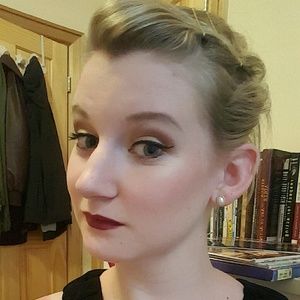 Meet your Posher, Claire