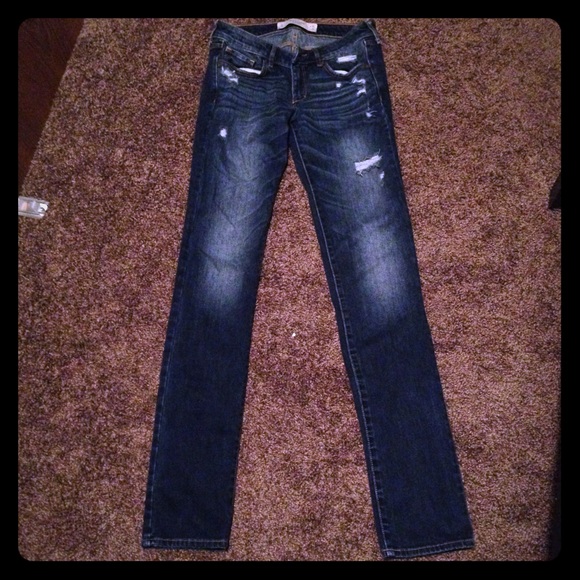 Dark Wash Abercrombie skinny jeans💄SOLD LOCALLY💄 - Picture 1 of 3