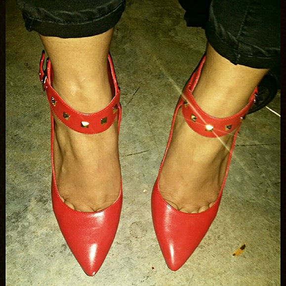 ❌ SOLD❌Gold Studded Pointed Toe Heels