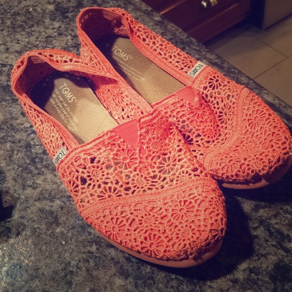Coral crotchet toms