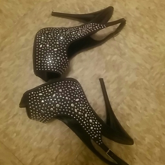 Shoes - Picture 3 of 4