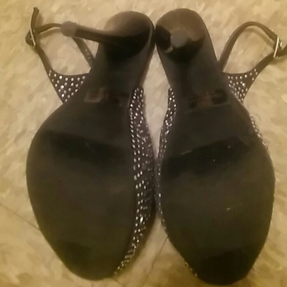 Shoes - Picture 4 of 4