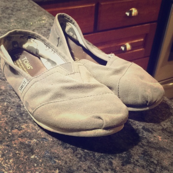 Gray toms