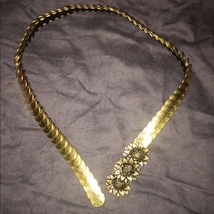 Gold flower stretch decorative waist belt.