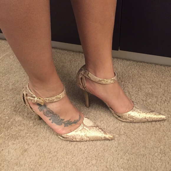 Diba Champagne snake skin size 7.5