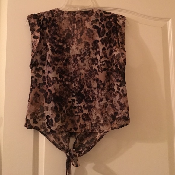 Leopard like printed blouse. - Picture 2 of 2