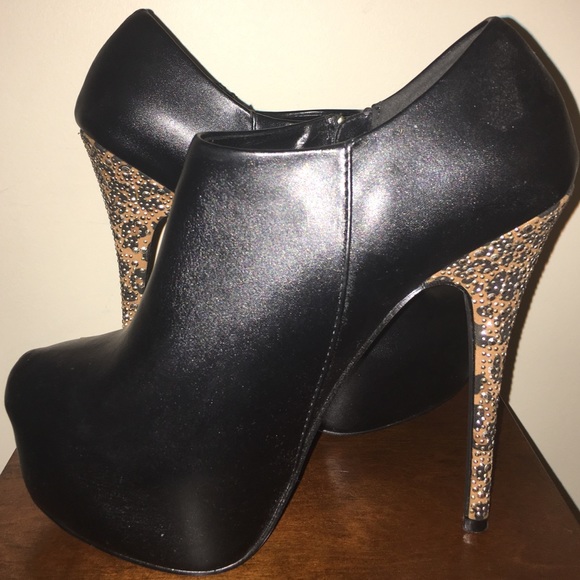 Black leather ankle boots w/ cheetah print heel - Picture 3 of 3