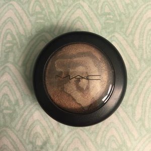 MAC Mineralize *LE eyeshadow "earthly"