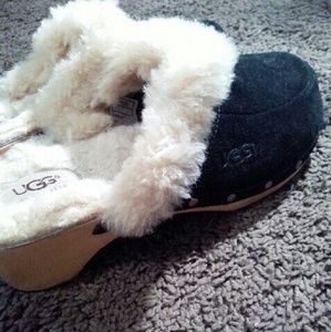Ugg Clogg shoe size 8