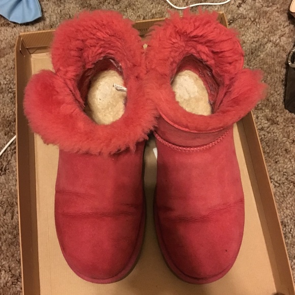 Ugg bailey button sz 9