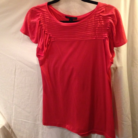 Pink/salmon colored top