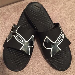 Under armour locker shoes