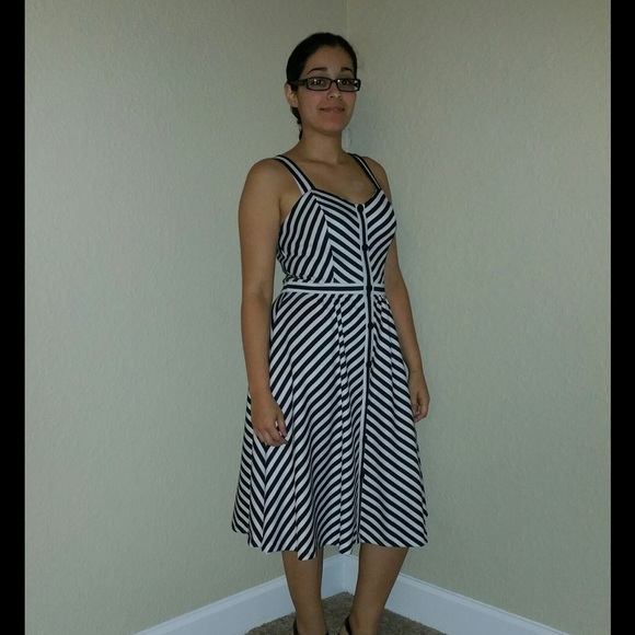 NY&Co Eva Mendez Collection Dress / Black & White - Picture 1 of 4